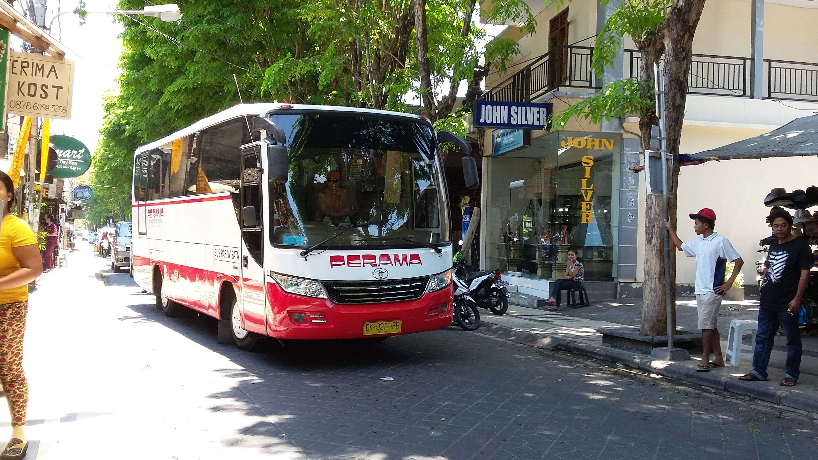 Perama Tour Shuttle Bus