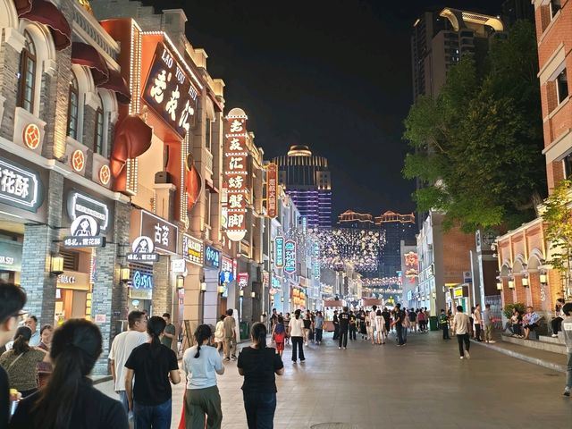 ถนนคนเดินจงซาน (Zhongshan Road Night Market)