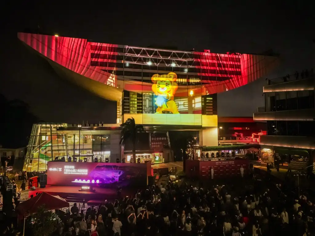 Local Family-Friendly Attraction Deals | 3D Light Show