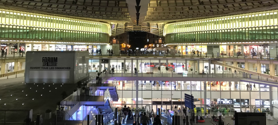 Flying from Paris to London: Charles de Gaulle Airport (CDG)