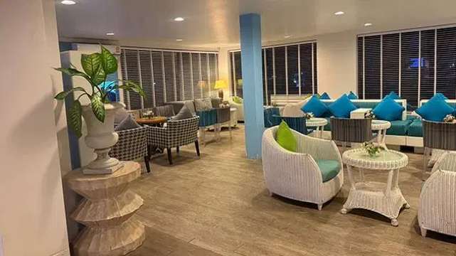 Blue Ribbon Club Lounge(ブルーリボンクラブ)
