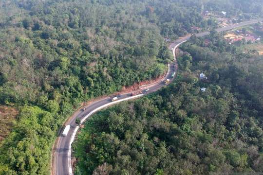 Menggunakan Mobil Pribadi