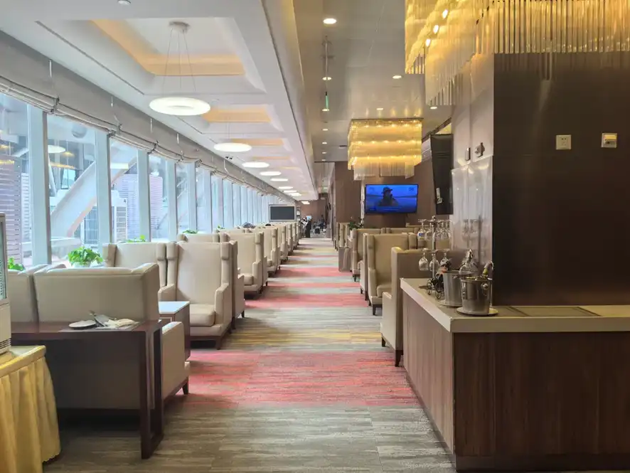 【T2】V2 China Eastern Lounge