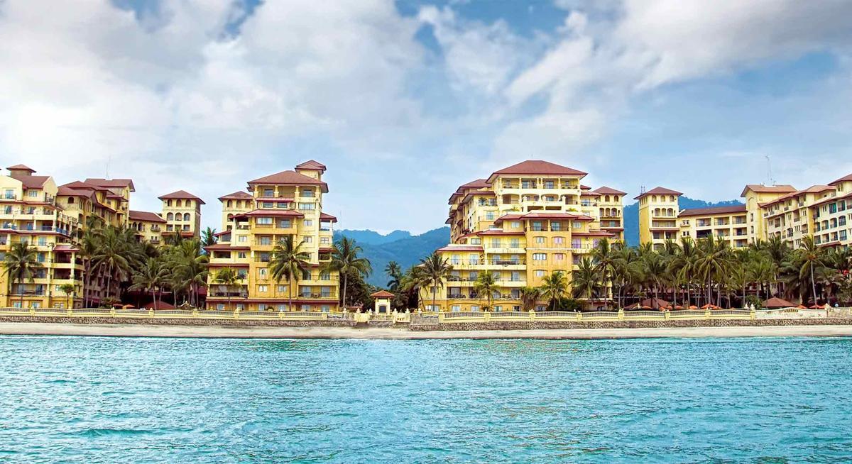 Anyer: Pantai Santai & Resort Modern