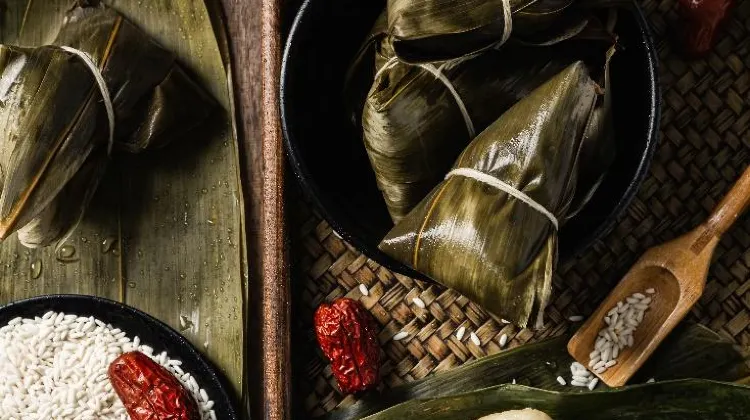 Source: Mae Mu/ unsplash  Both sweet and savory glutinous rice dumplings are must-haves during the Dragon Boat Festival.