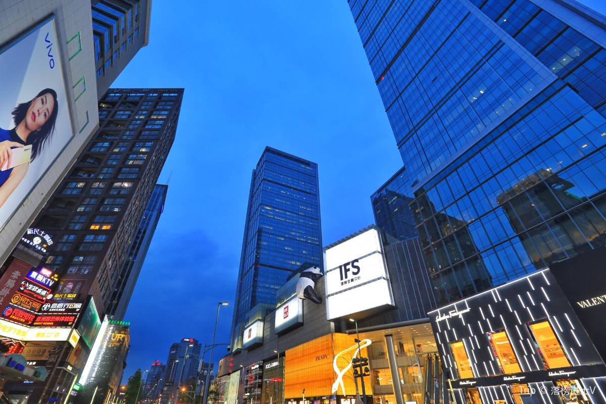 6. Experience the Vibrant Atmosphere of Chunxi Road