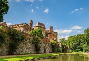 Getting the train to Eltham Palace: Closest station & popular routes