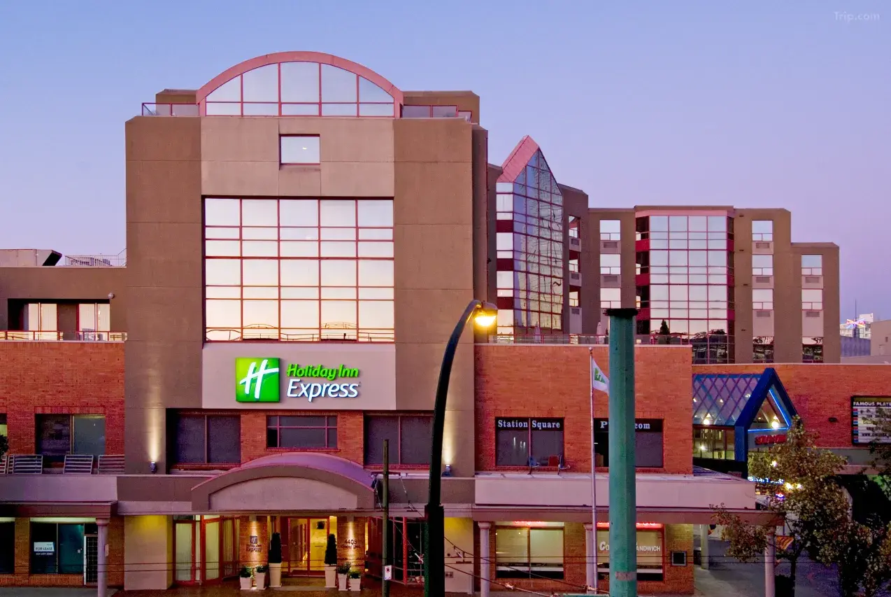 Best Vancouver Airport Hotels -Holiday Inn Express Vancouver Airport