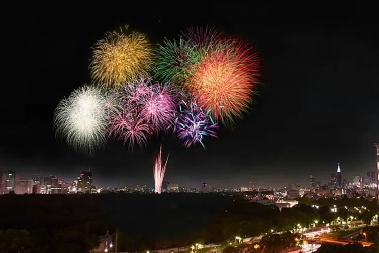 2. 神宮外苑花火大会(東京都)