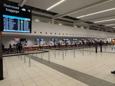 パース空港の乗り継ぎ手順をケース別に整理