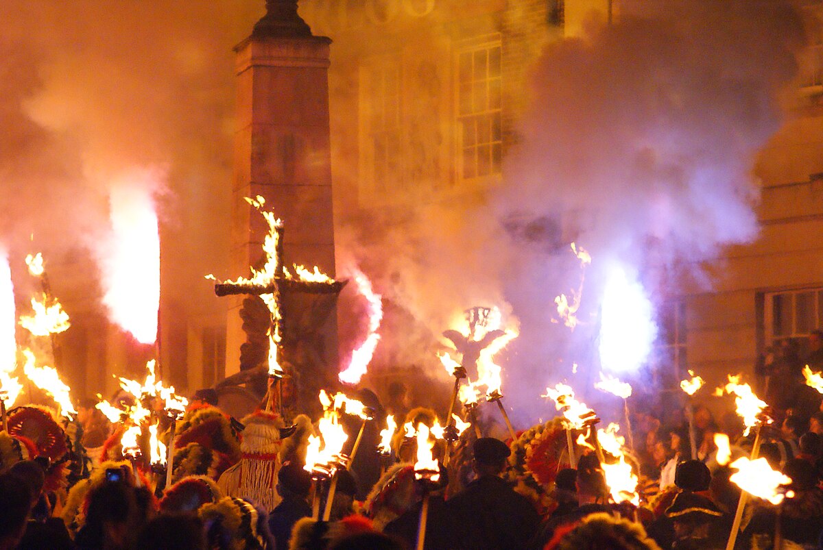 Bonfire Night: How to get to the most popular UK firework events