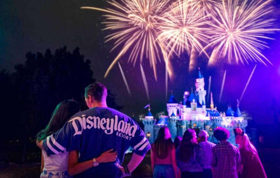 What to do at night at Disneyland Park?