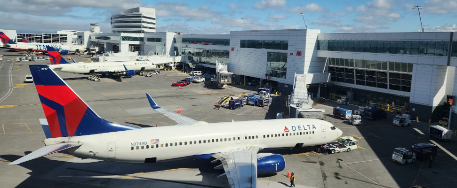 Flying from Los Angeles to Seattle: Seattle-Tacoma International Airport (SEA)
