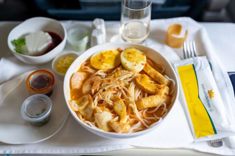 Vietnam Airlines Business Class Dining on A321 VN662