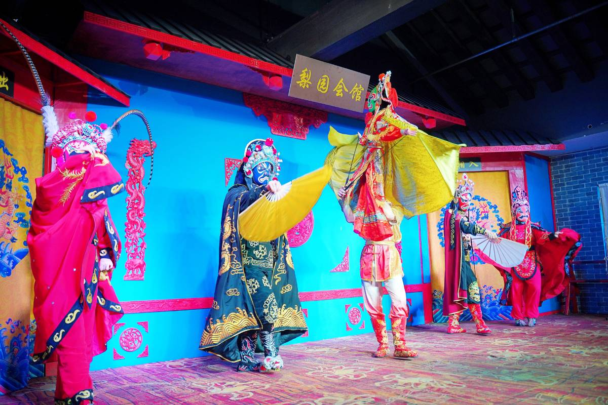 10. Enjoy a Traditional Sichuan Opera at Shu Feng Ya Yun