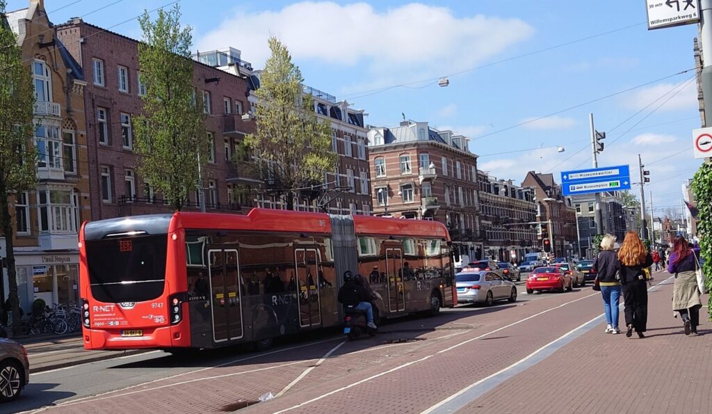 スキポール空港から市内｜エアポートエクスプレスバス