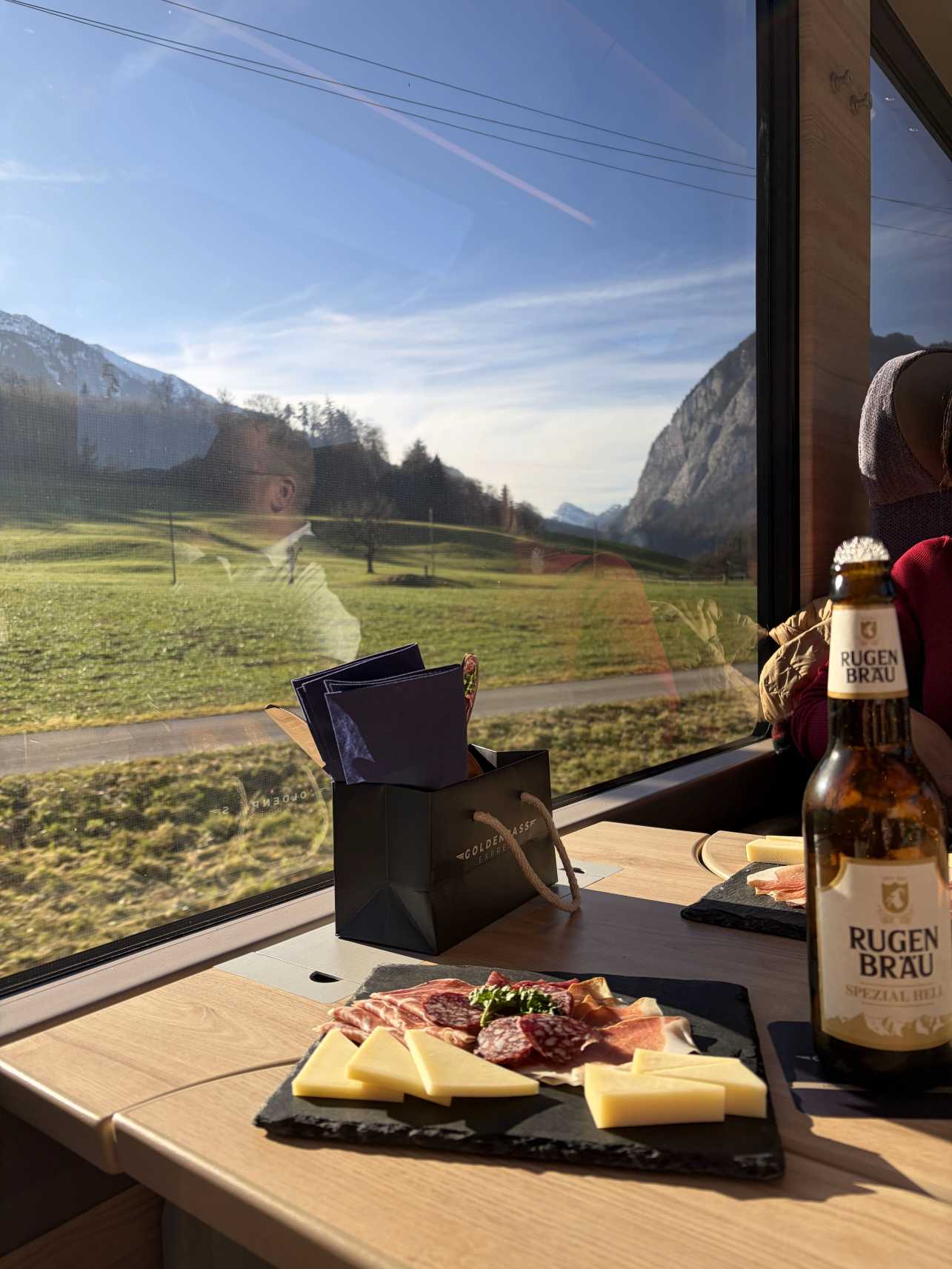 ▼パノラマ列車からスイスの絶景を一望できます!せっかくスイスに来たならぜひ体験してみてください。