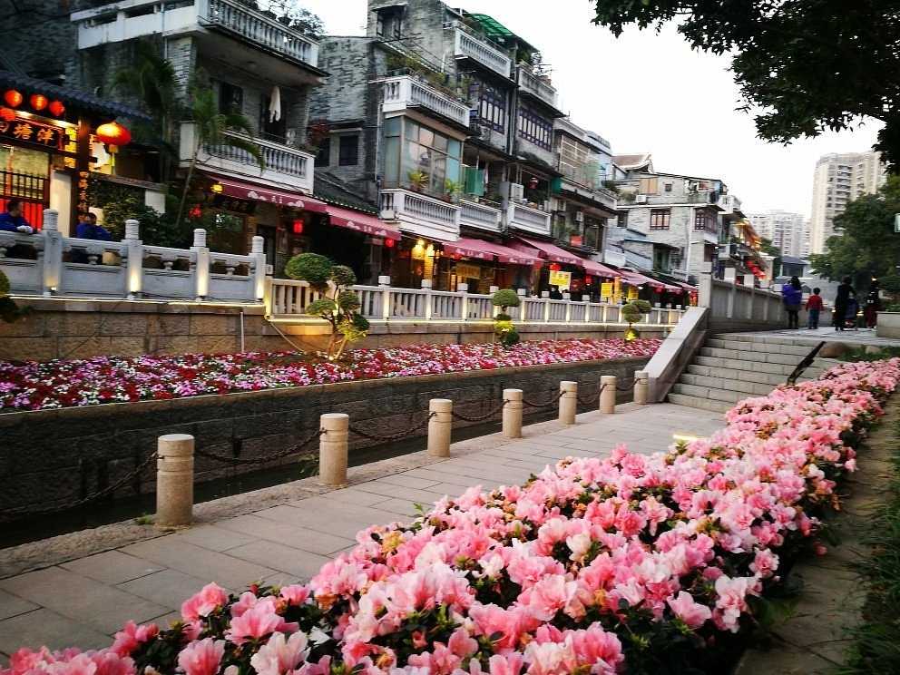 Menjelajahi Lizhiwan Chung