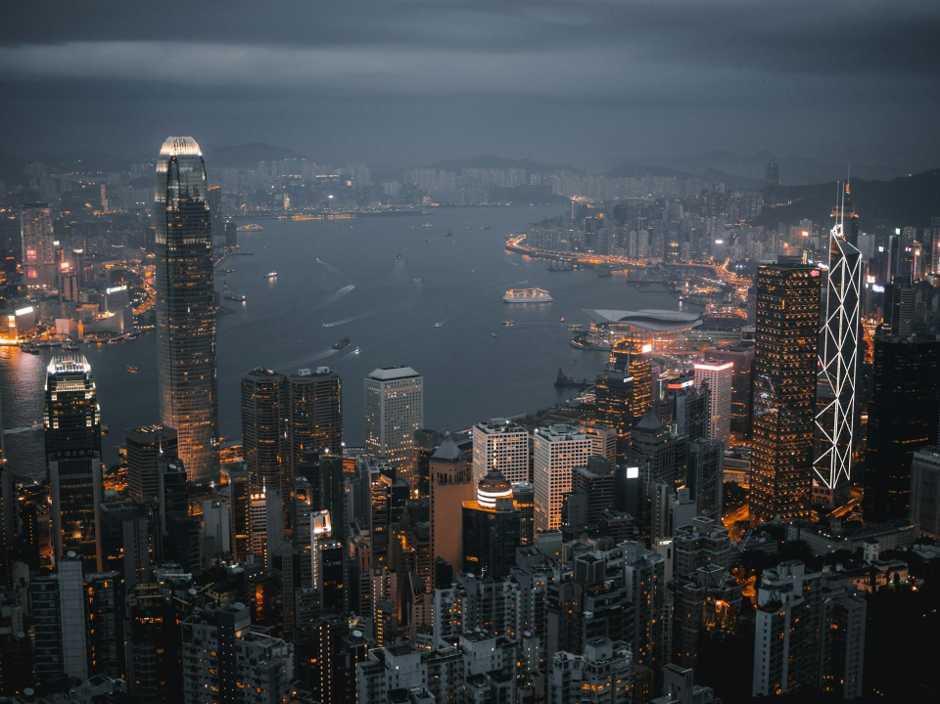 大パノラマと近未来的な光に包まれるなら香港島エリア