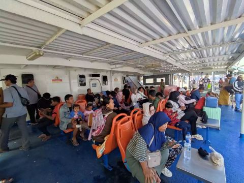 Naik Kapal Feri dari Pelabuhan Ketapang