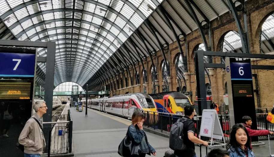 Network Railcard allows users to enjoy 1/3 off rail fares in London and the South East