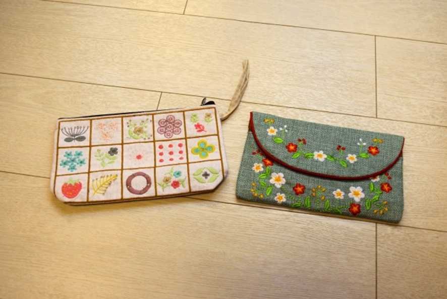 刺繍入りポーチ