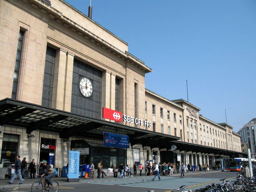 naik kereta ke geneva
