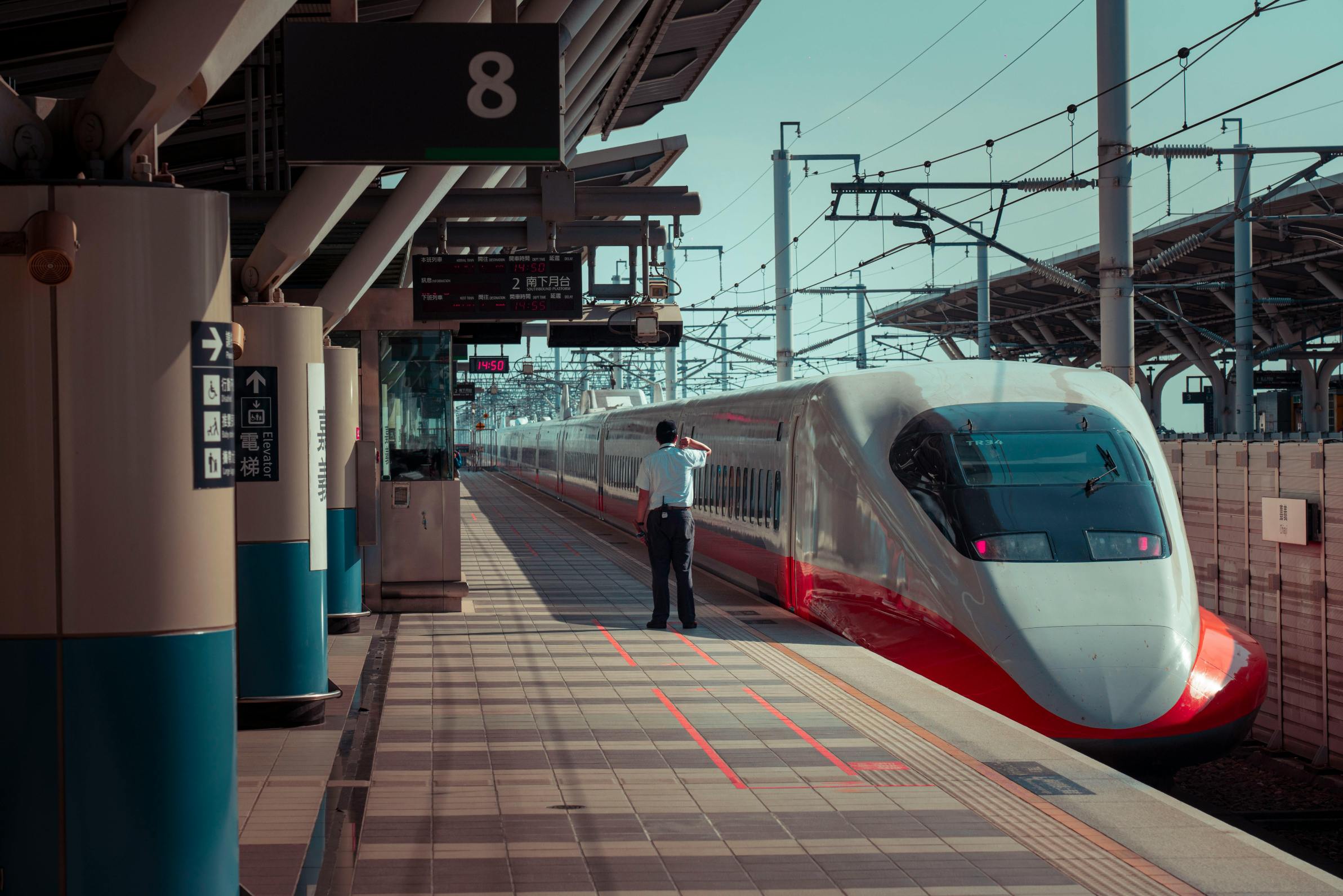 Foto stok gratis angkutan, arah, Asia Via Pexels (by Jimmy Liao)