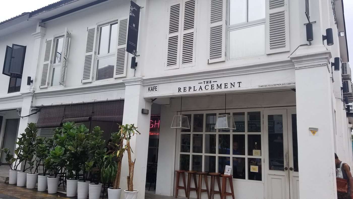 The Replacement Lodge & Kitchen