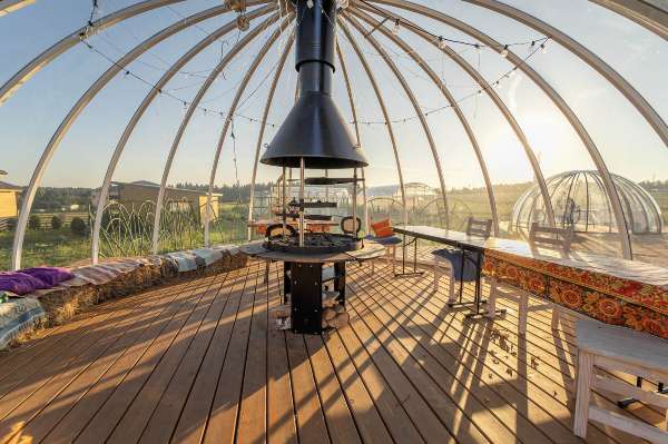 Что такое глэмпинг в Москве