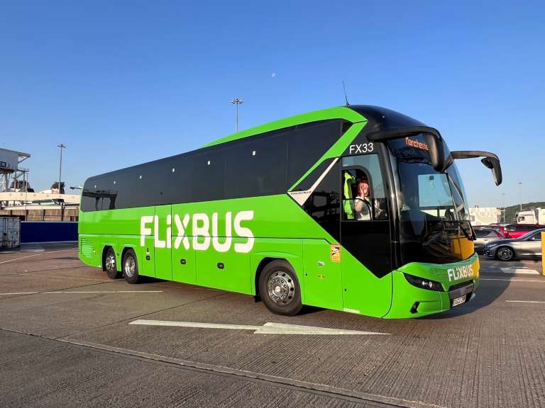 Bus: Alternatif Hemat untuk Backpacker