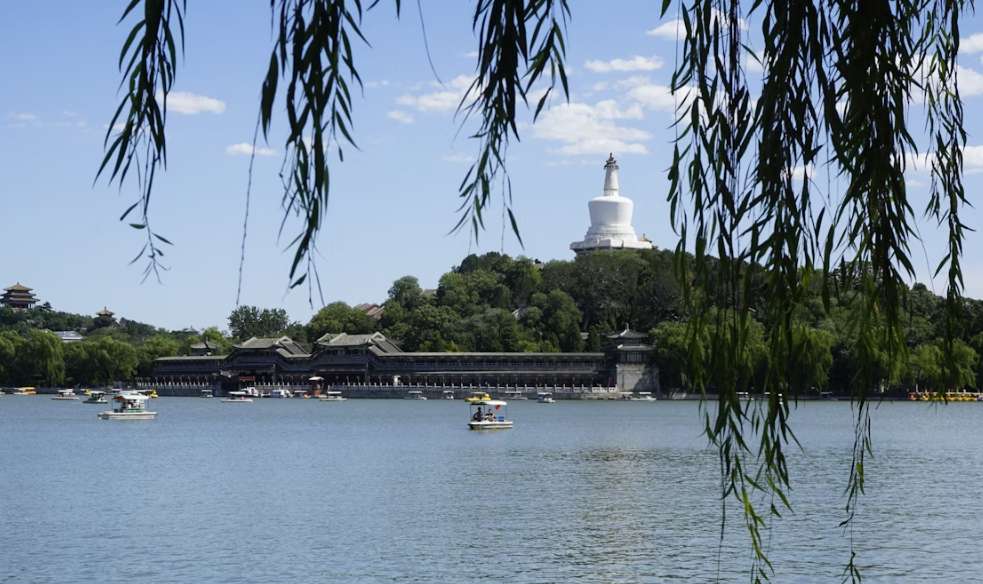 Beijing Weather: Summer in Beijing | Beihai Park