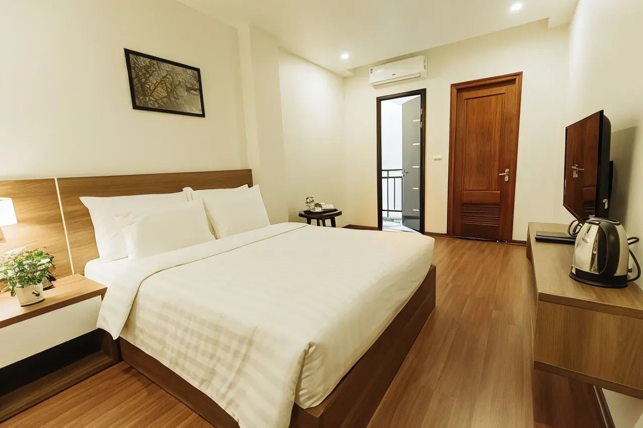 3.Paragon House and Residence