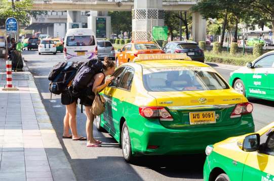 taksi atau private transfer