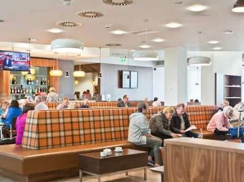 滑走路ビューが人気｜UpperDeck Lounge（アッパーデック）