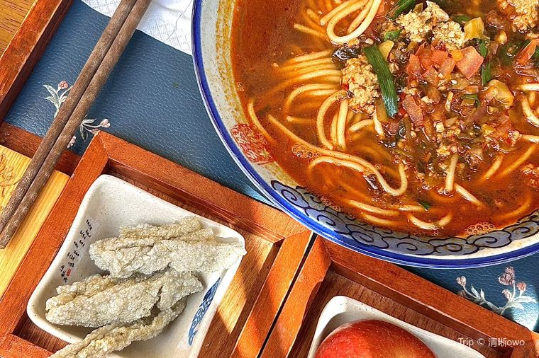 5. Savor the Unique Flavors of Yunnan Rice Noodles 🍜