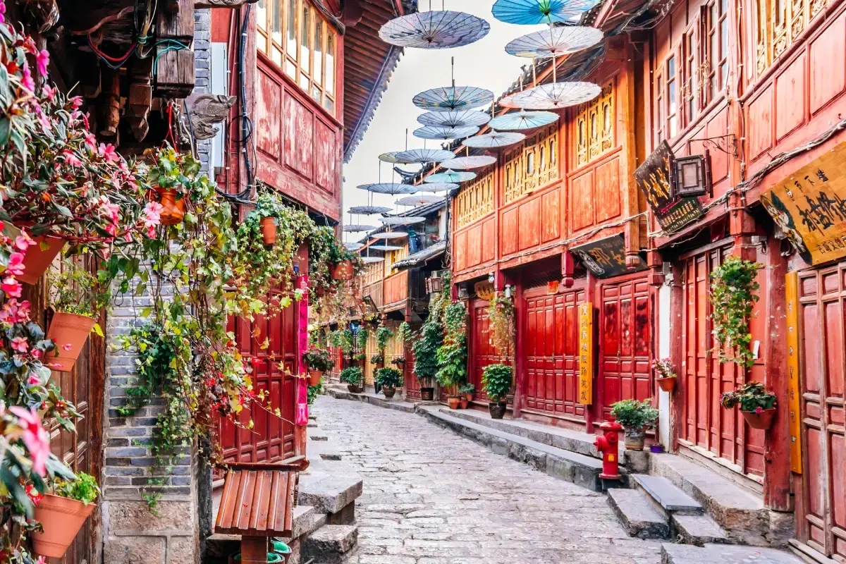 6. Experience the Bustling Atmosphere of Sifang Street