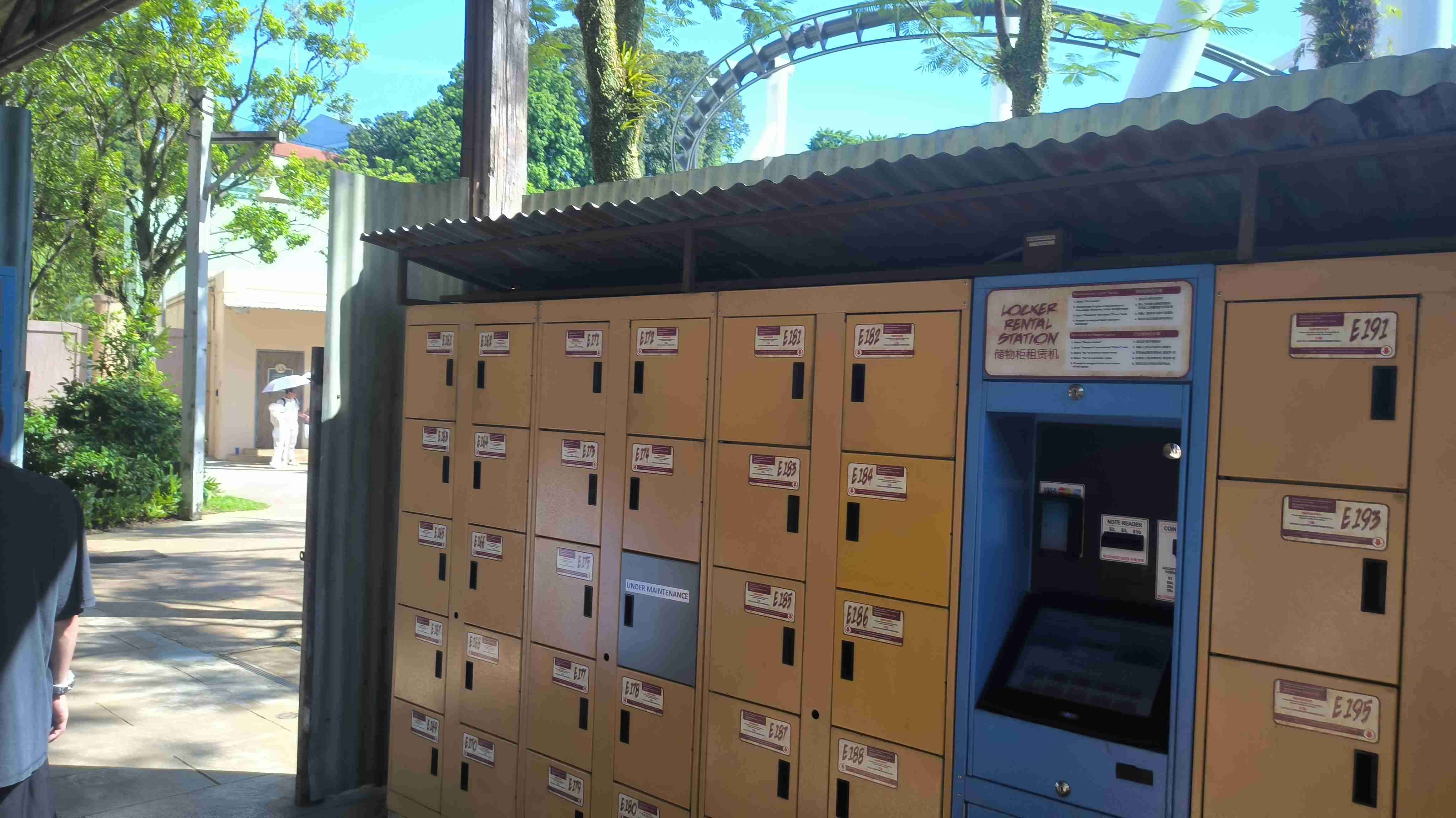 loker universal studios singapura