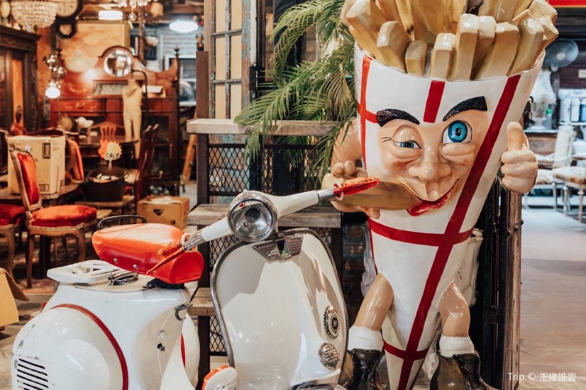 シーナカリン鉄道市場