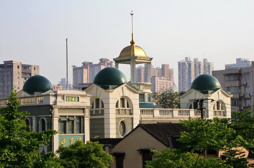 Muslim-Friendly Shanghai Travel Guide 2026 | Halal Food, Mosques & Hotels