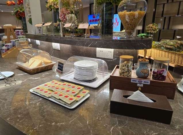 Chongqing Airport Lounge Food
