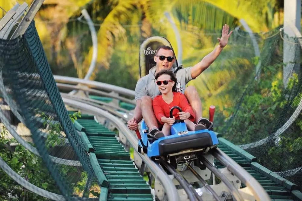 สวนสนุก Fantasy Park และรถไฟเหาะ Alpine Coaster