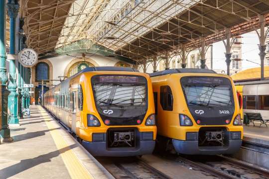 naik kereta dari Lisbon ke Porto