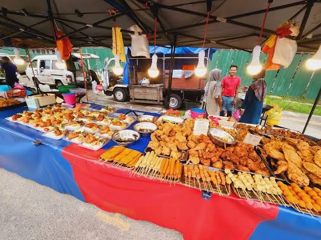 Larkin Aman Night Market