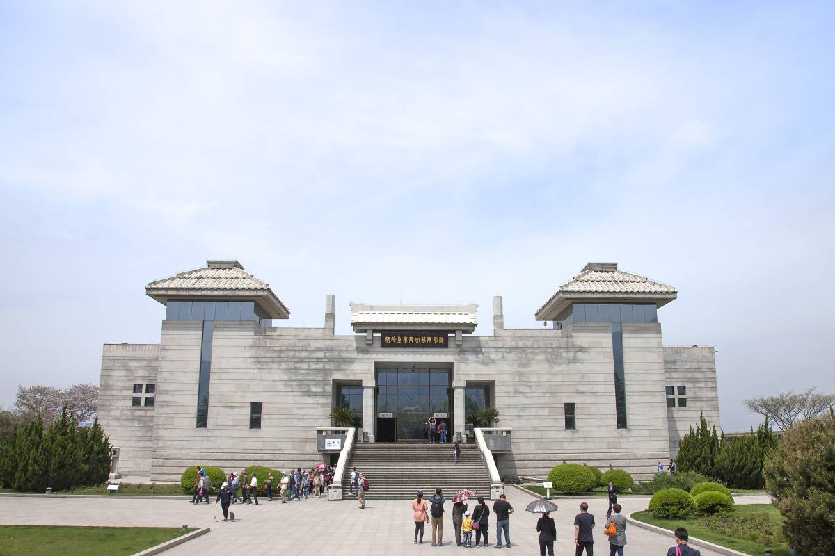 How to Get to Qin Shi Huang Tomb