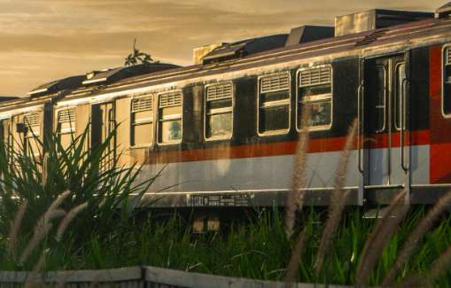🚂 2. Kereta Reguler (D-Train): Alternatif Lebih Terjangkau