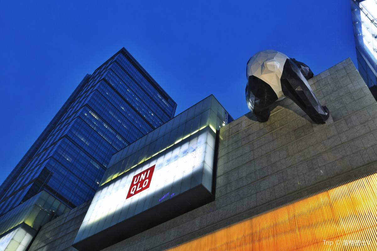 6. Experience the Vibrant Atmosphere of Chunxi Road