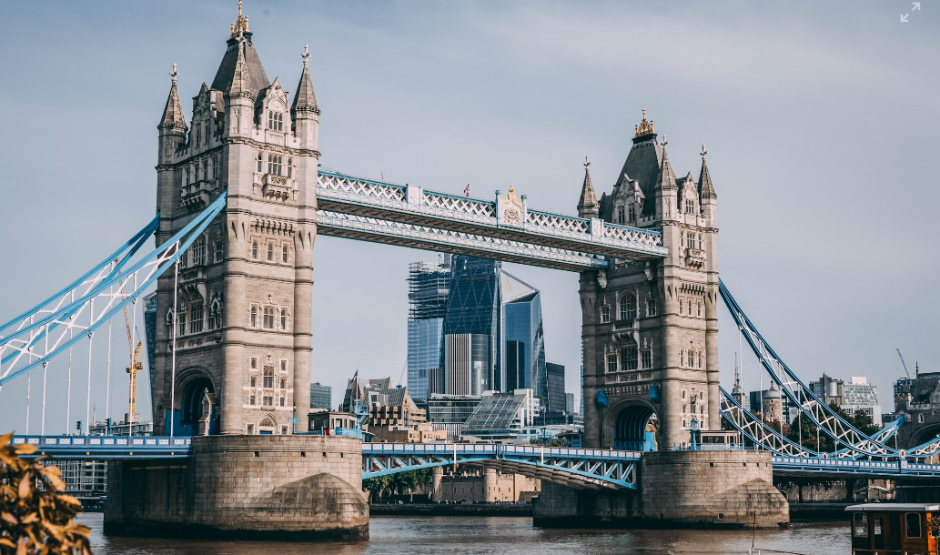Flying from Paris to London: Best Time to Fly to London