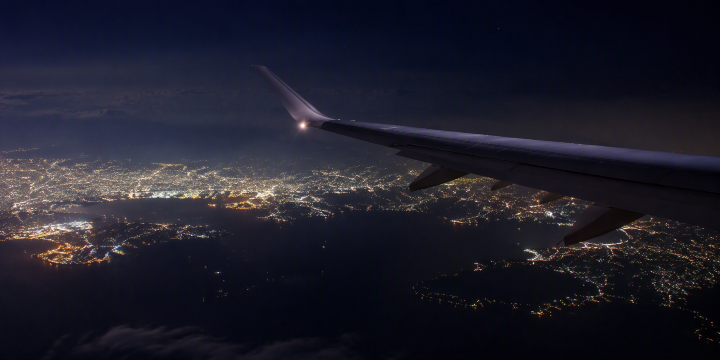 夜の飛行機写真