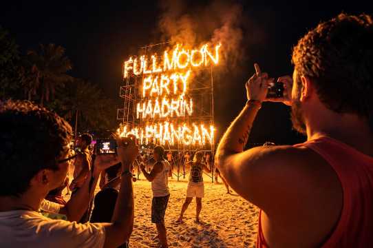 Koh Samui vs Koh Phangan untuk Nightlife